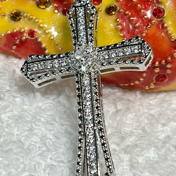 Beautiful rhinestone cross with chain -NEW - Picture 13 of 13